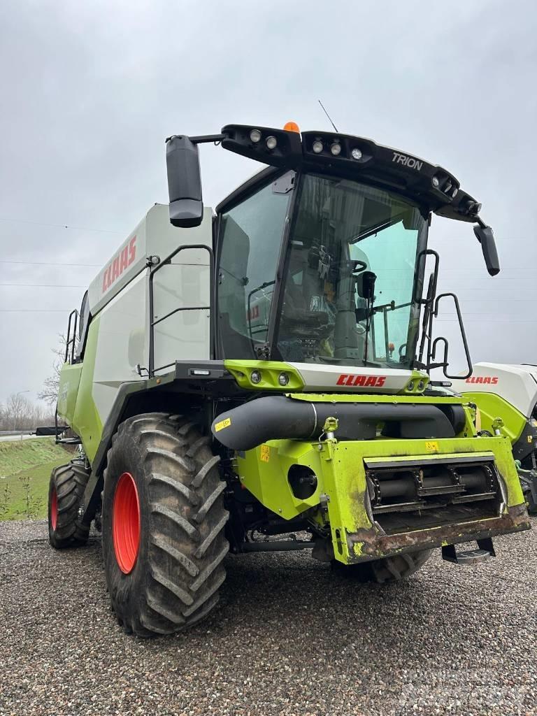 CLAAS Trion 530 Derliaus nuėmimo kombainai