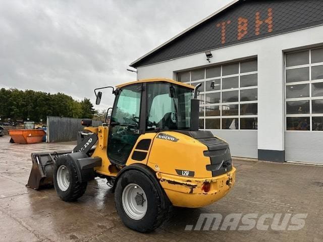 Volvo L 25 F Naudoti ratiniai krautuvai