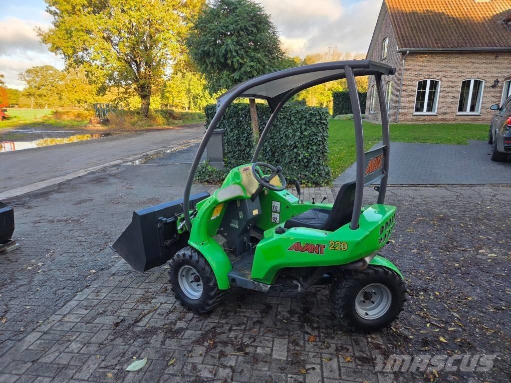 Avant 220 Daugiafunkciniai pakrovėjai