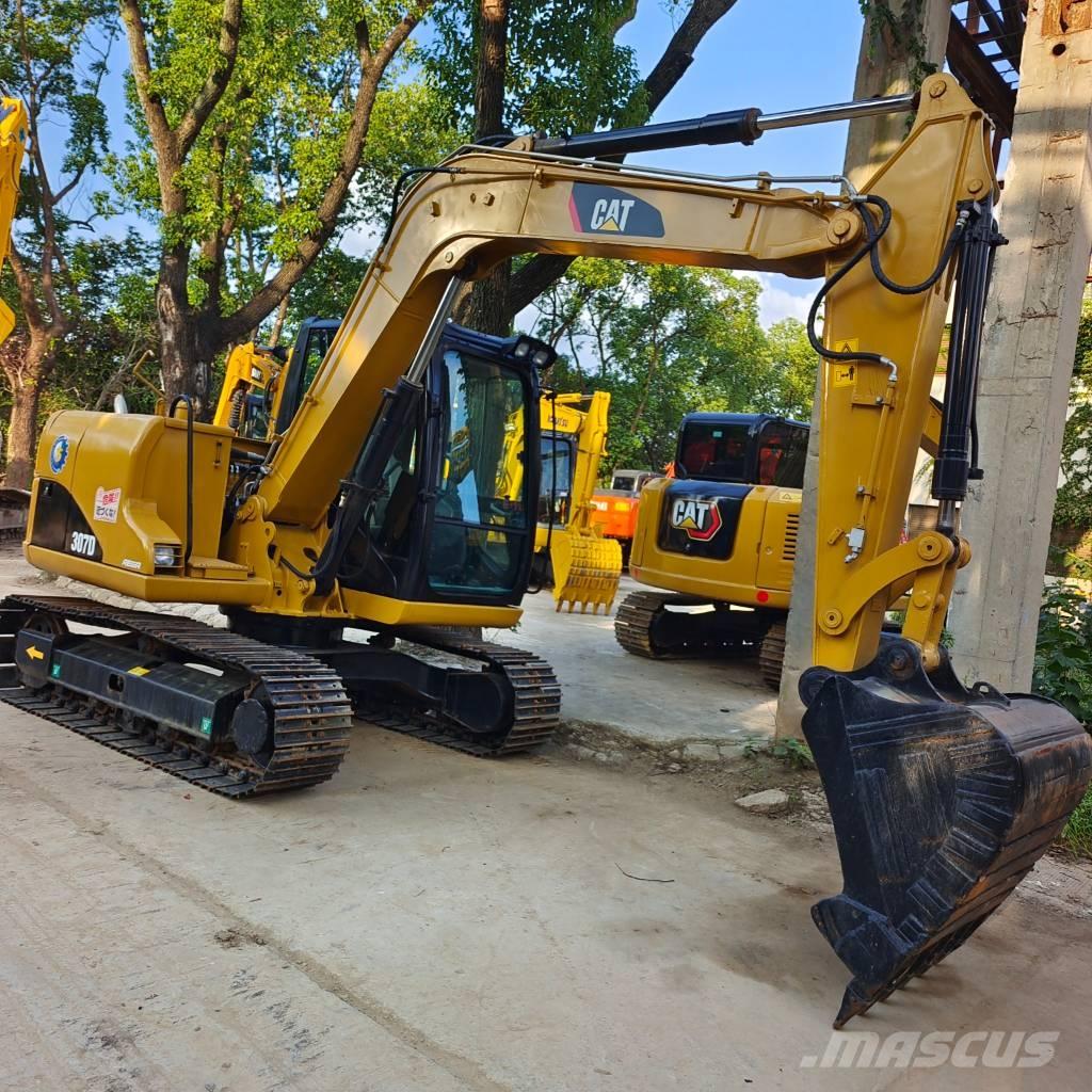 CAT 307 D Vidutinės galios ekskavatoriai 7-12 t