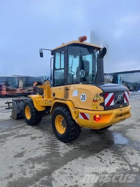 Volvo L 30 G Naudoti ratiniai krautuvai