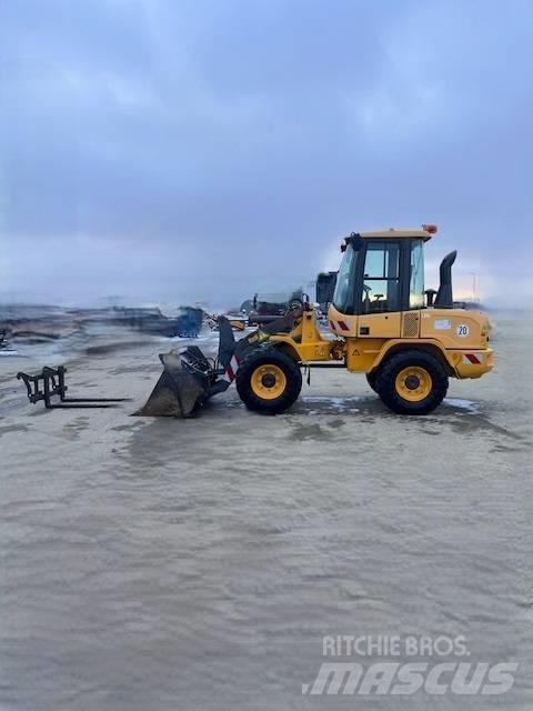 Volvo L 30 G Naudoti ratiniai krautuvai