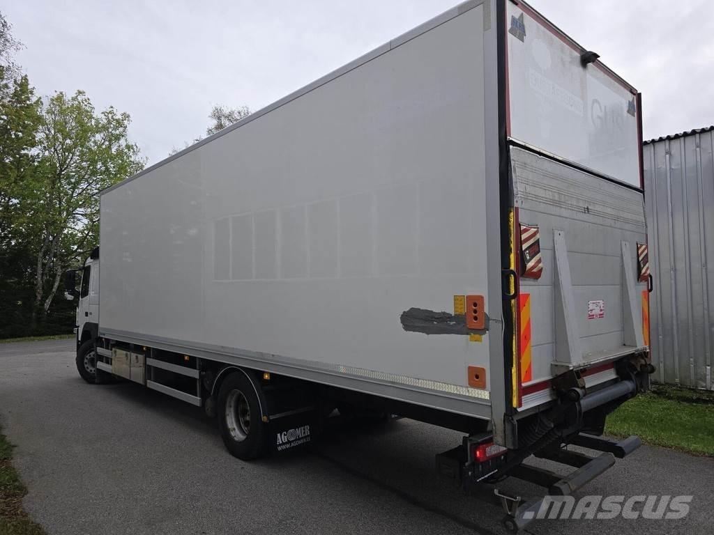 Volvo FM330 4X2 Sunkvežimiai su dengtu kėbulu