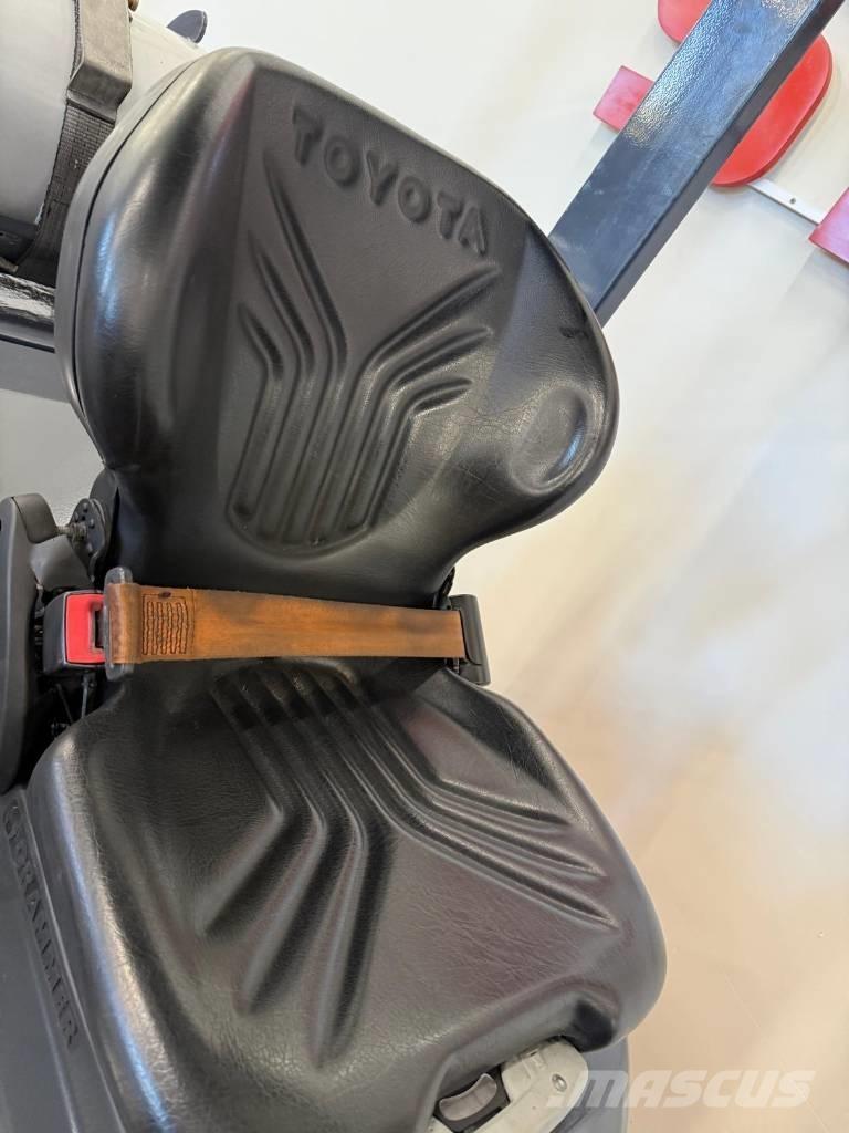 Toyota 11051 - 8FBE15T Elektriniai šakiniai krautuvai