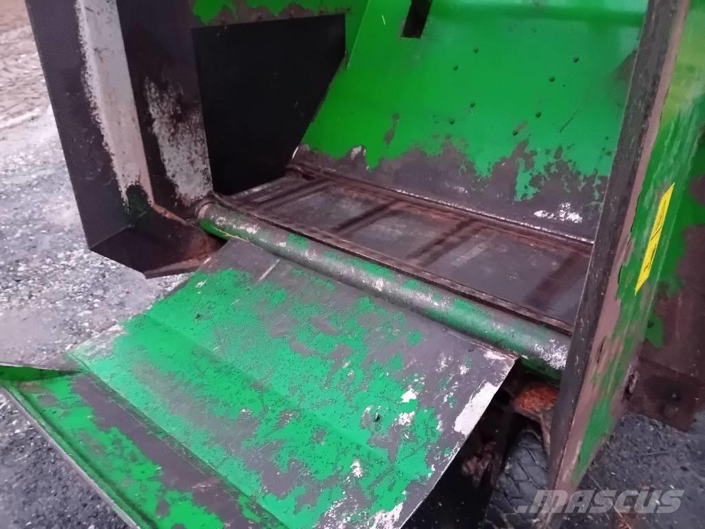 Agronic 140 4WD Pašarų maišytuvai-dalytuvai