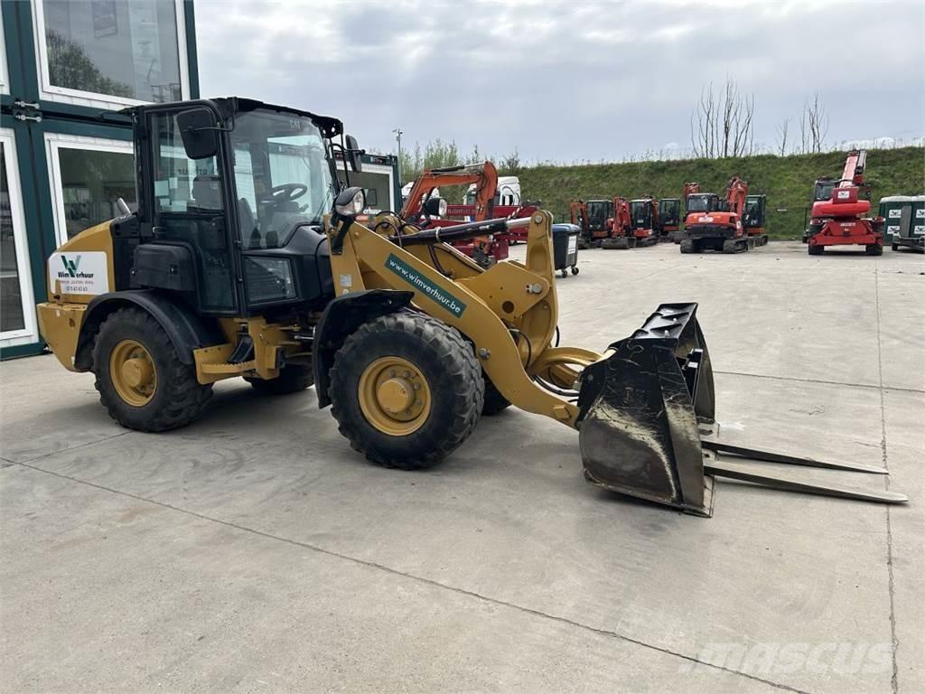 CAT 906M (8758) Daugiafunkciniai pakrovėjai
