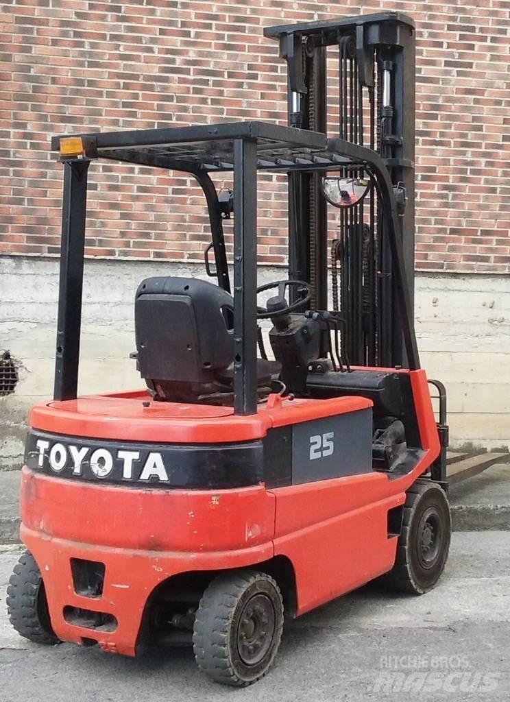 Toyota FBMF25 Elektriniai šakiniai krautuvai