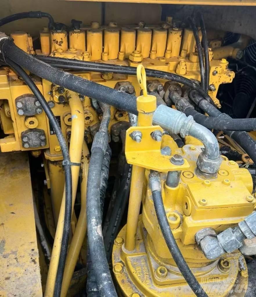 CAT 330GC Vikšriniai ekskavatoriai