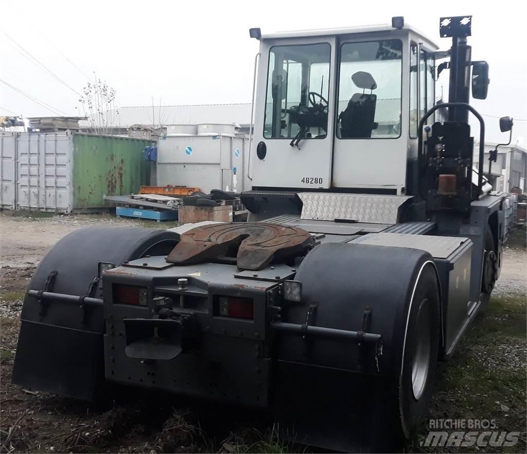  R332-4x4 Naudoti terminalų vilkikai