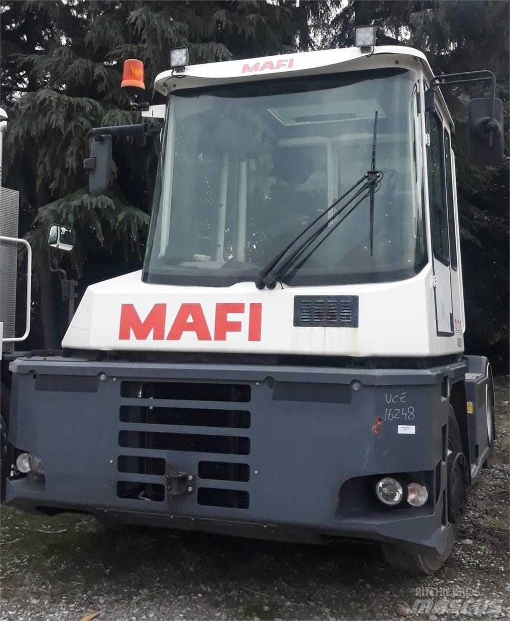  R332-4x4 Naudoti terminalų vilkikai