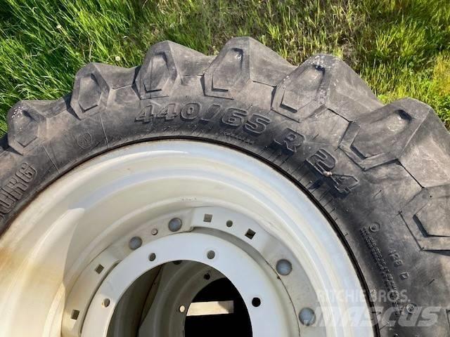 Trelleborg 440/65R24 Padangos, ratai ir ratlankiai