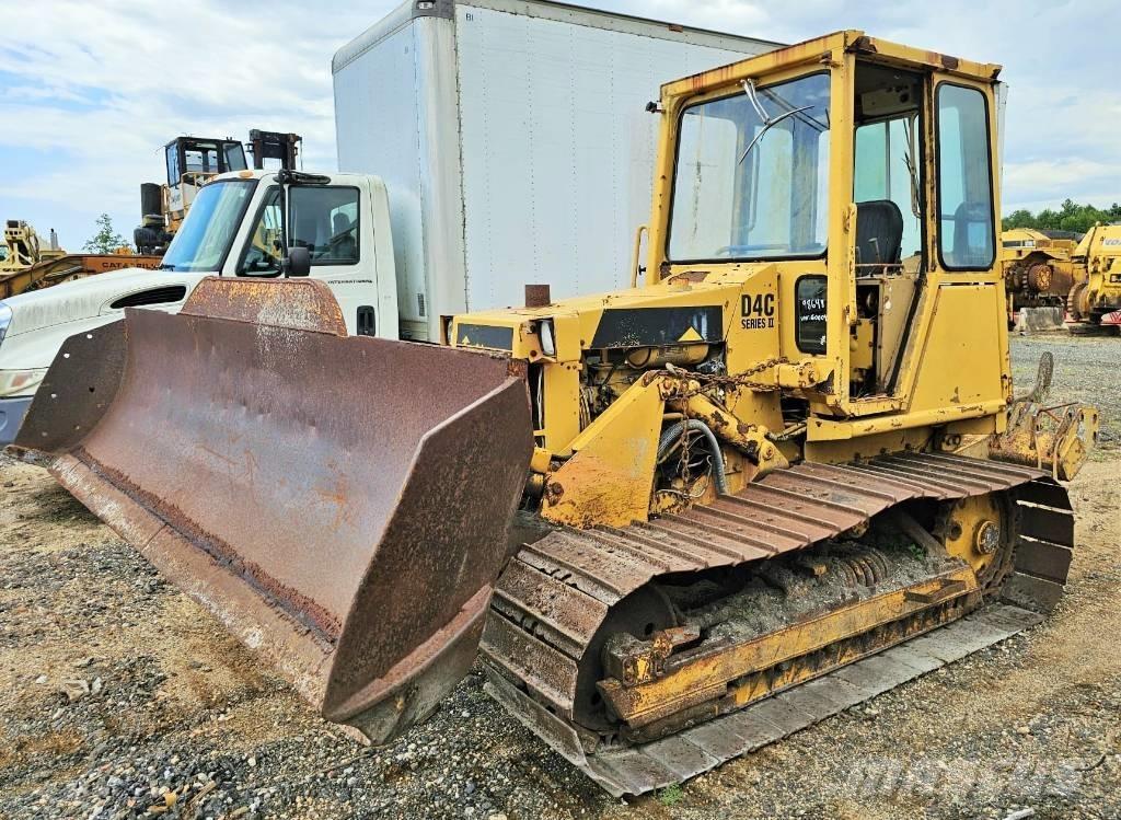 CAT D 4 C Vikšriniai buldozeriai