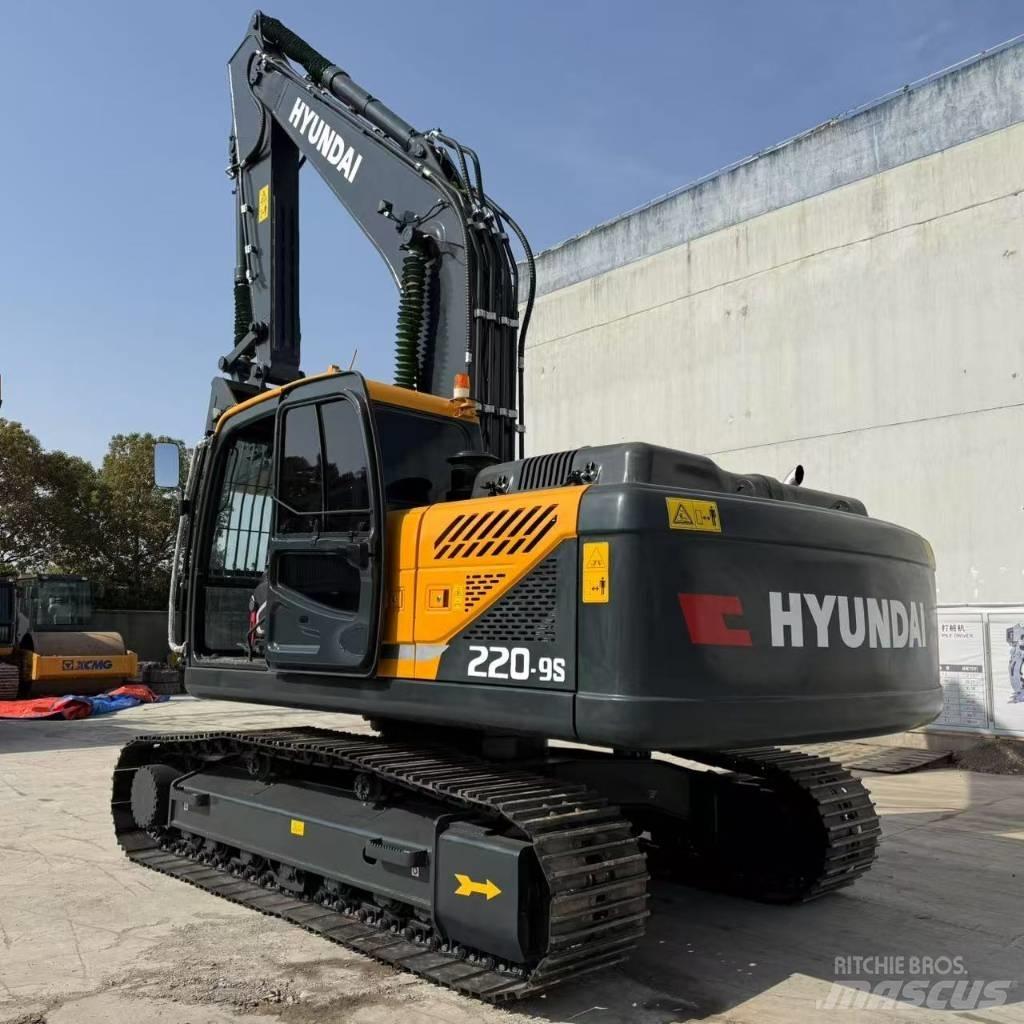 Hyundai R220-9S Vikšriniai ekskavatoriai