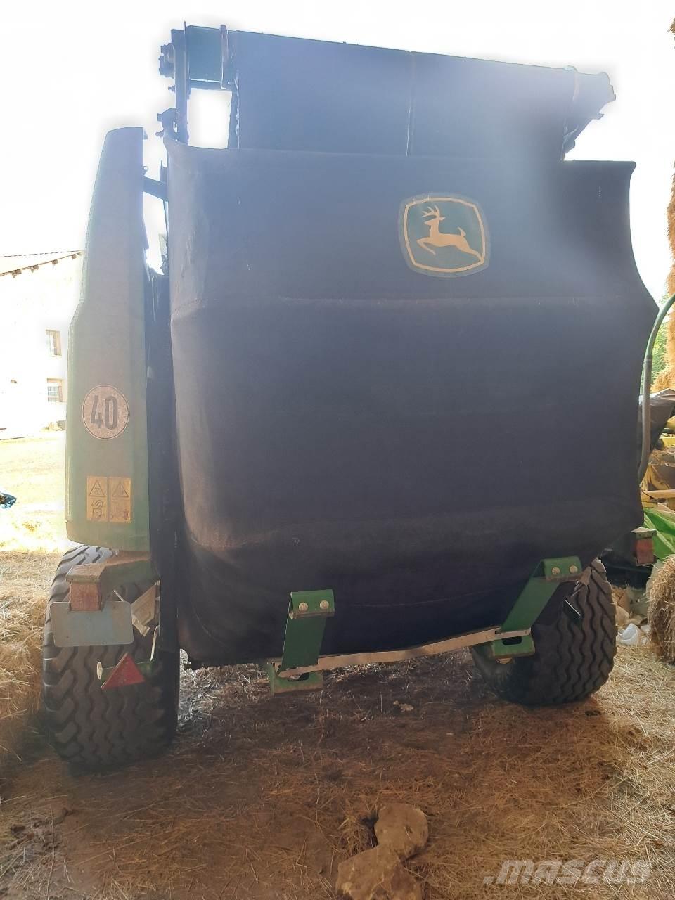 John Deere 990 Ritinių presai