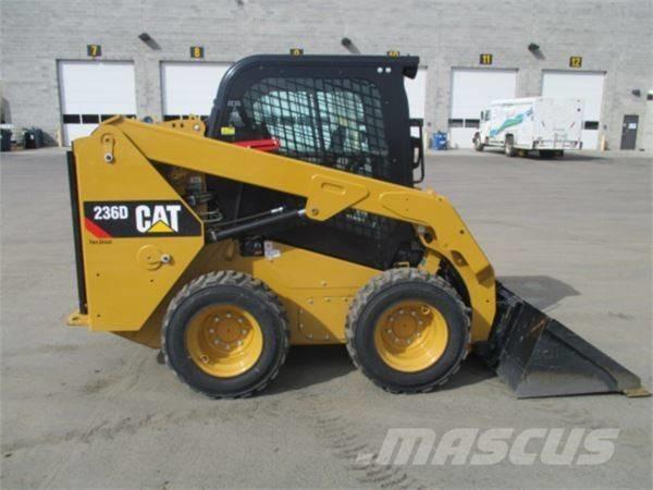 CAT 236 D Krautuvai su šoniniu pasukimu