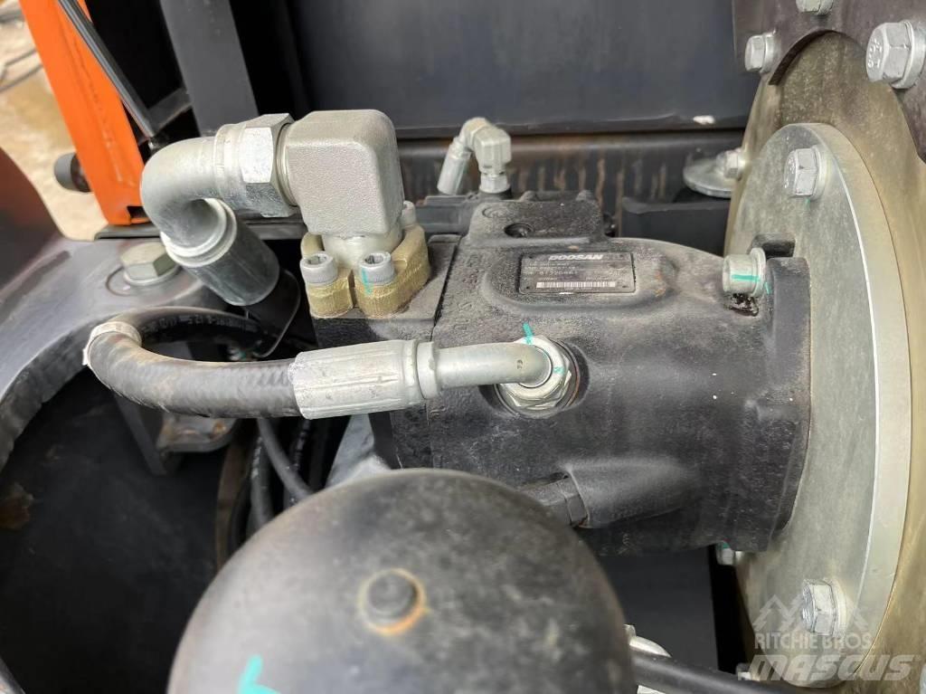 Doosan DX 140 LC Vikšriniai ekskavatoriai