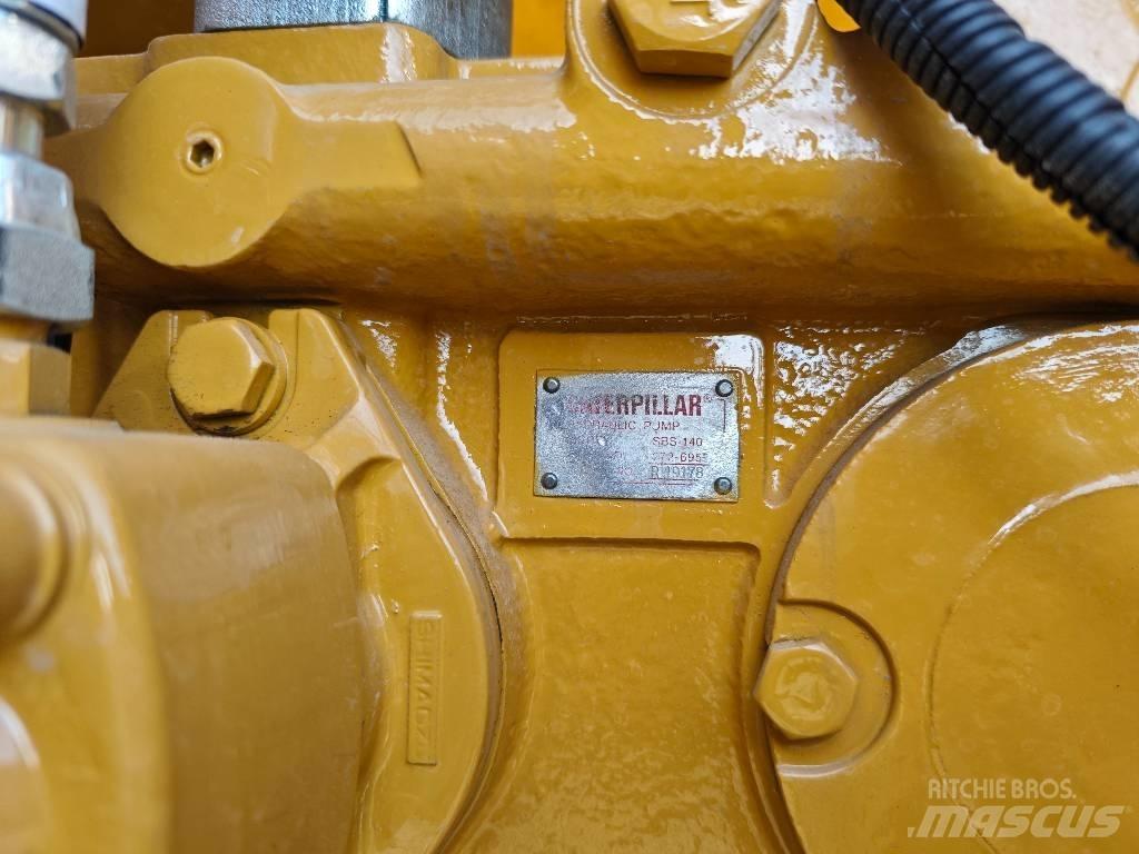 CAT 329 D Vikšriniai ekskavatoriai