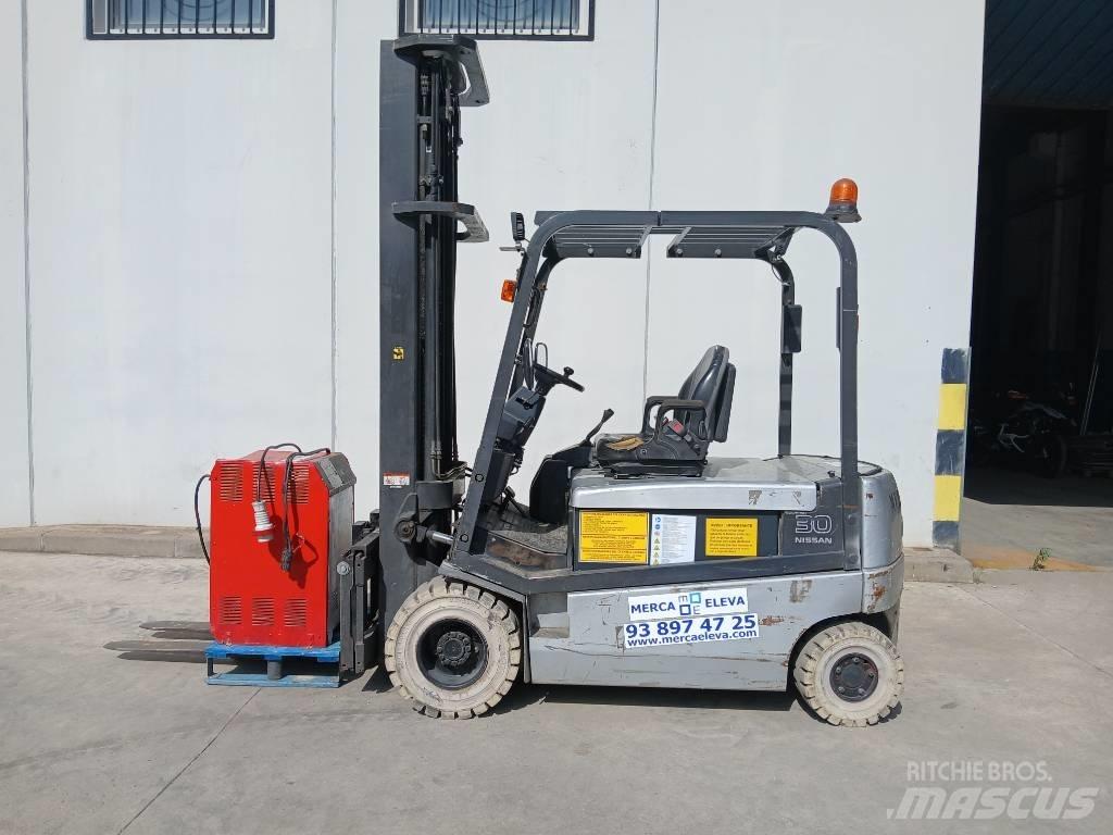 Nissan GQ02 L 30 CU Elektriniai šakiniai krautuvai
