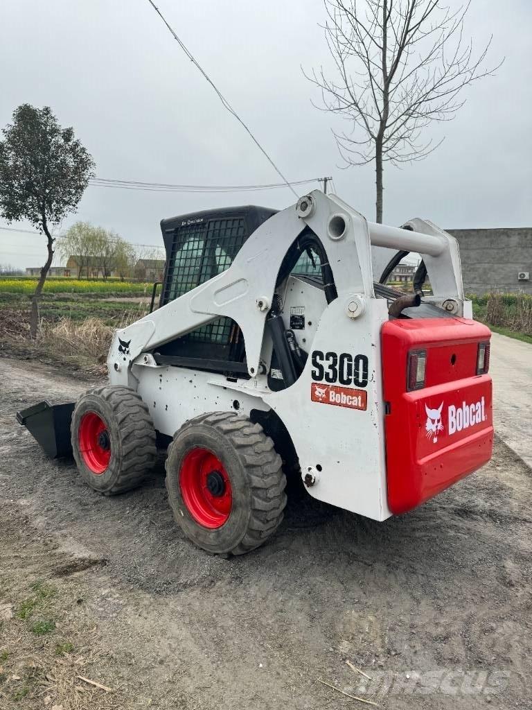 Bobcat S 300 Krautuvai su šoniniu pasukimu