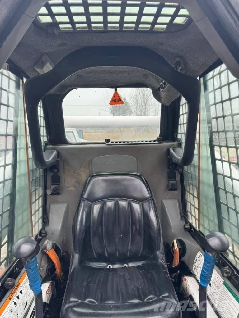 Bobcat S 300 Krautuvai su šoniniu pasukimu