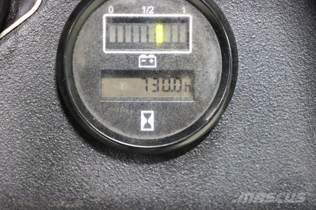 Komatsu CNI 14 Rankiniai vėžimėliai