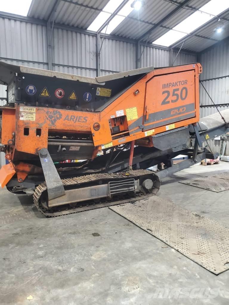 Arjes 250 Evo Mobilūs smulkintuvai