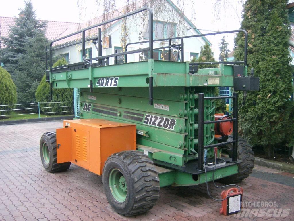 JLG 40RTS    V-1562 Vertikalūs stiebiniai keltuvai