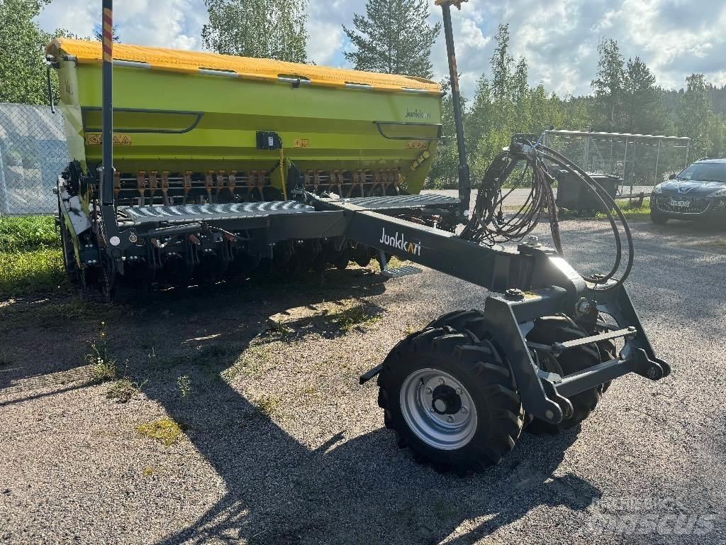 Junkkari D400 Plus Sėjamieji kombainai