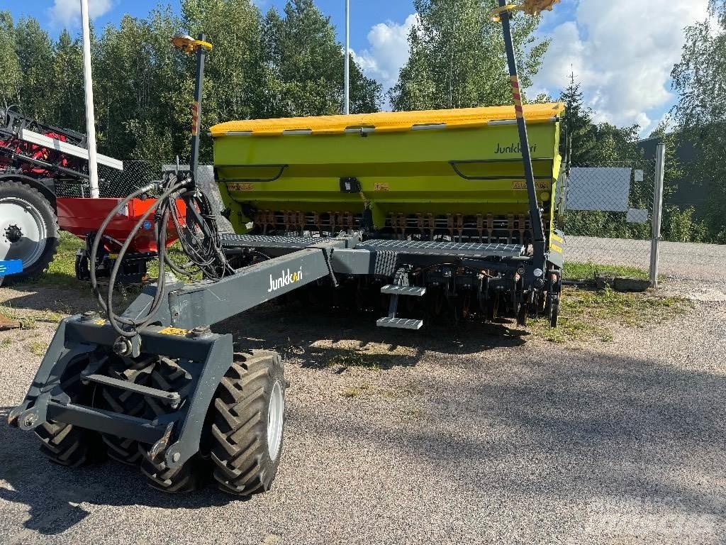Junkkari D400 Plus Sėjamieji kombainai