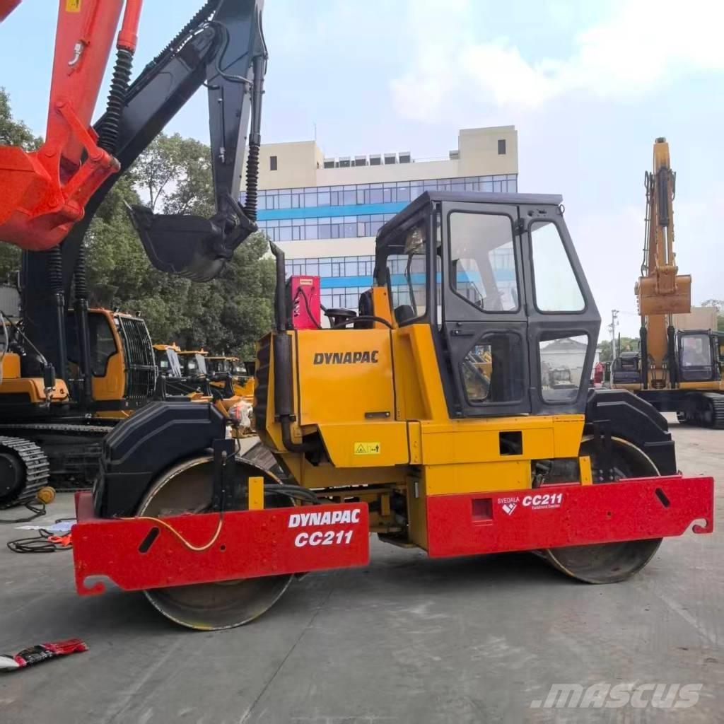 Dynapac CC211 Porinių būgnų volai
