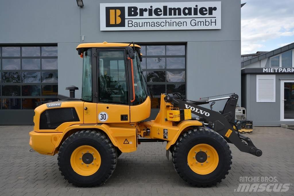 Volvo L30HS Naudoti ratiniai krautuvai