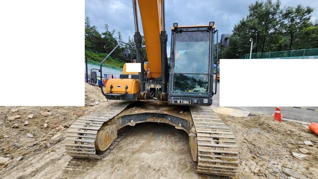 Hyundai HX 220 Vikšriniai ekskavatoriai