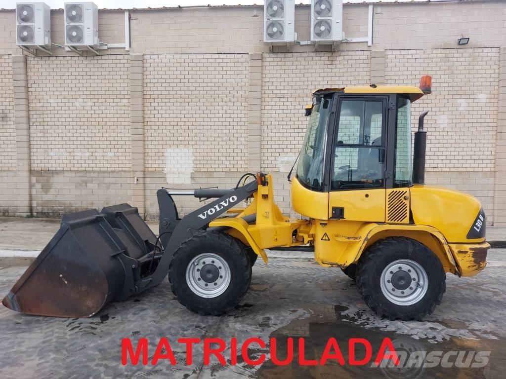 Volvo L 30 B Naudoti ratiniai krautuvai
