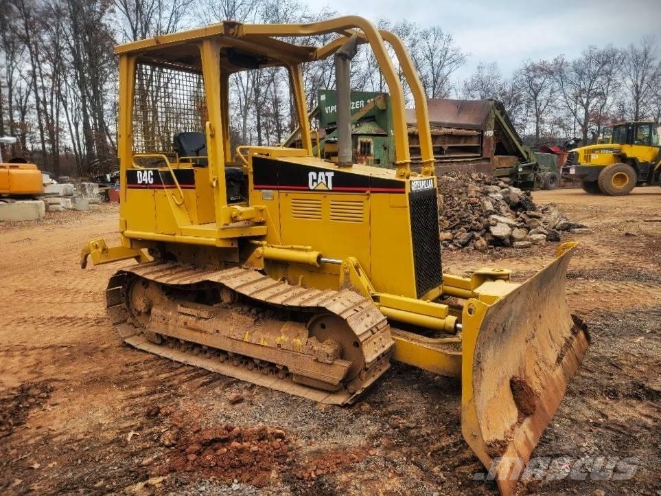 CAT D 4 C Vikšriniai buldozeriai