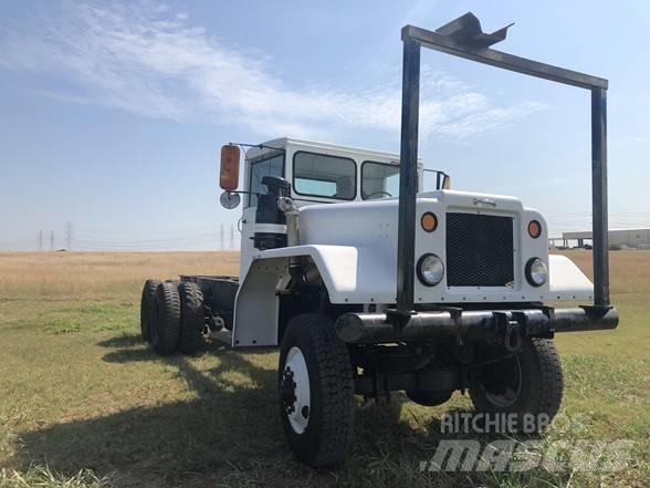 Diamond T M13 Važiuoklė su kabina