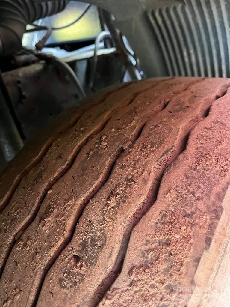 Volvo FL 6 Ant vilkikų montuojamos kėlimo platformos