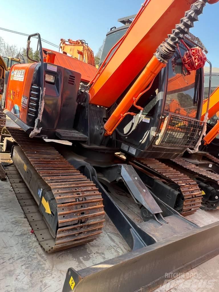 Hitachi ZX70 Vidutinės galios ekskavatoriai 7-12 t