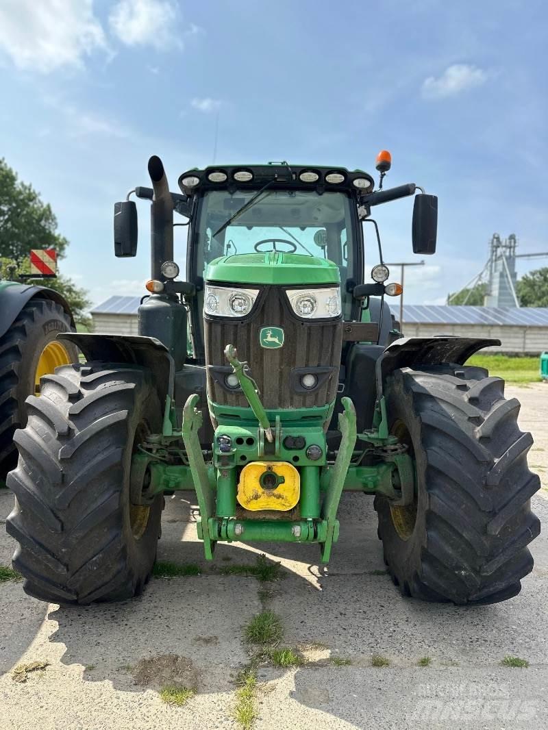 John Deere 6215R Traktoriai