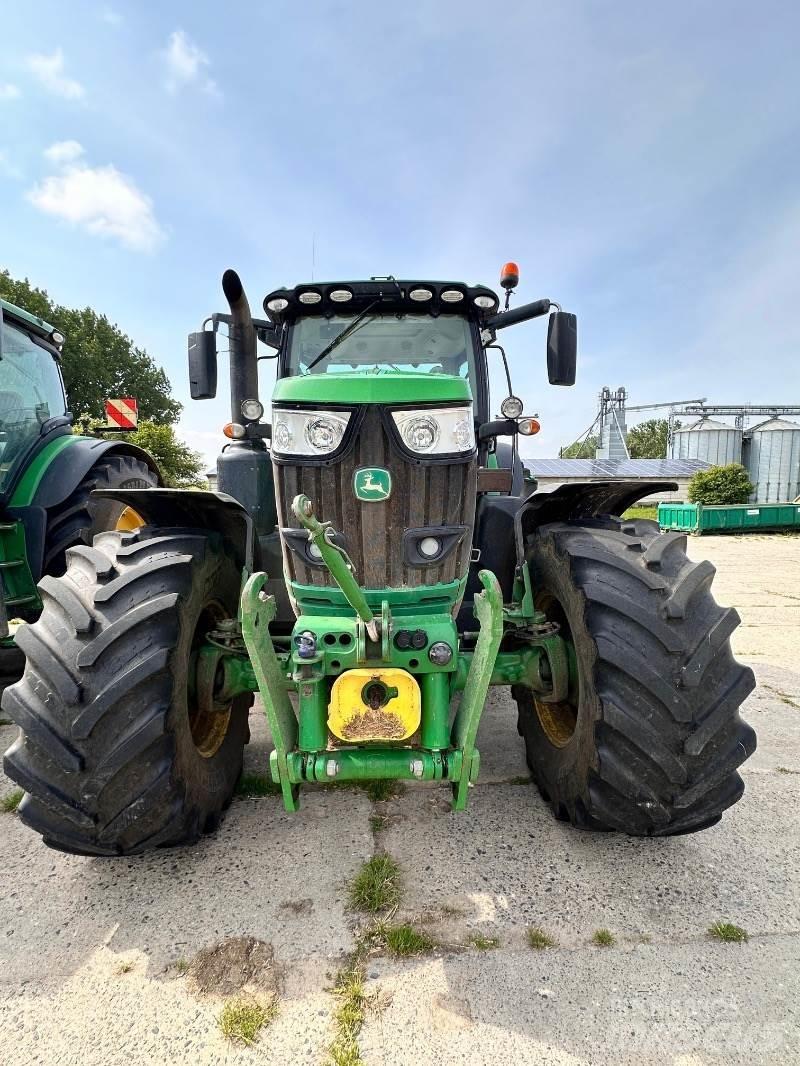 John Deere 6215R Traktoriai