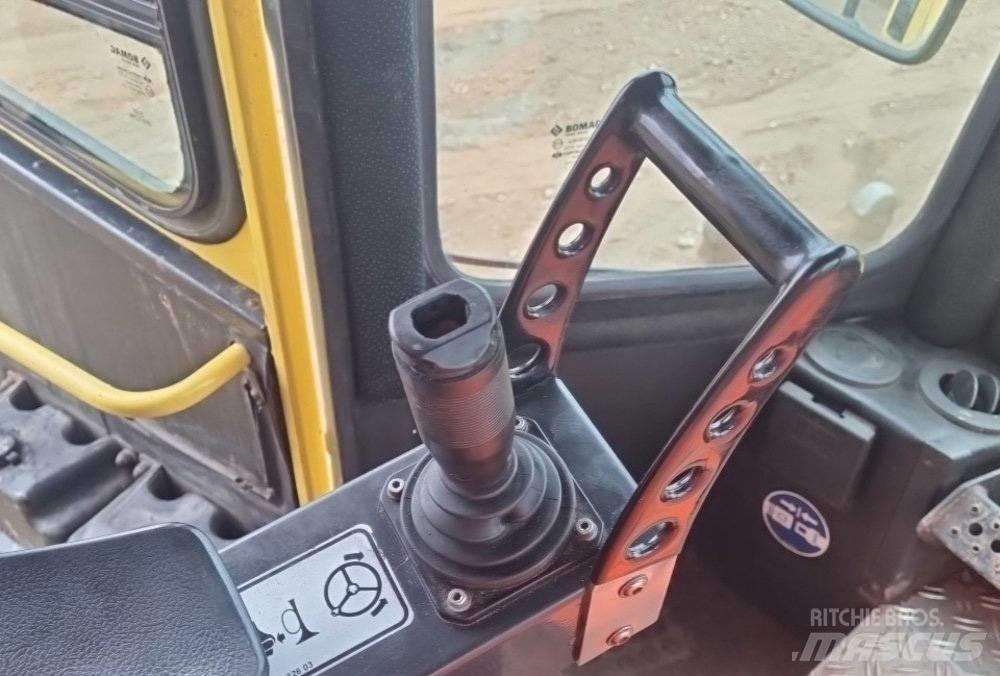 Bomag BC722RB2 Plūktuvai