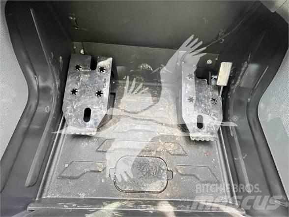 Bobcat S76 Krautuvai su šoniniu pasukimu