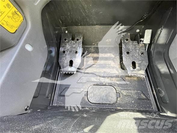 Bobcat T66 Krautuvai su šoniniu pasukimu