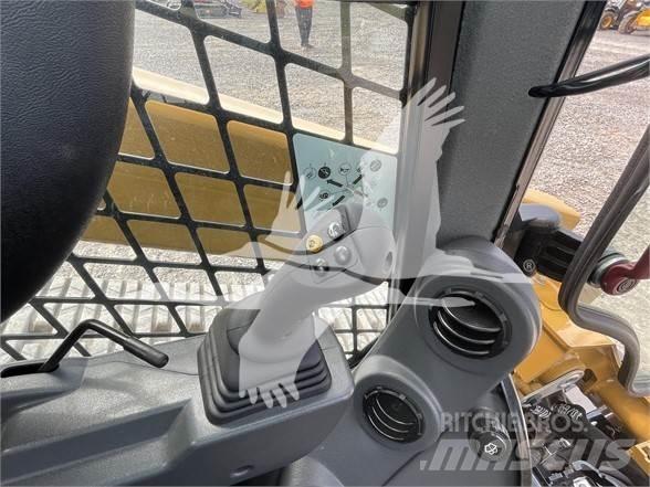 CAT 289D3 Krautuvai su šoniniu pasukimu