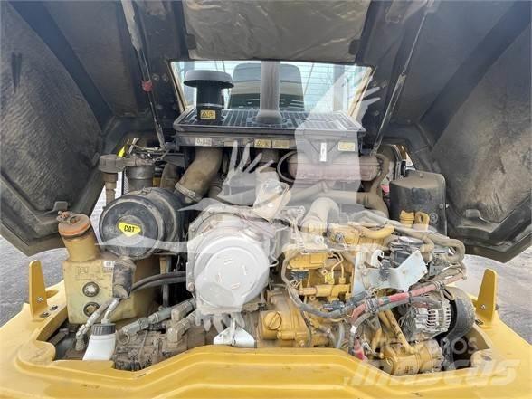 CAT 906M Naudoti ratiniai krautuvai