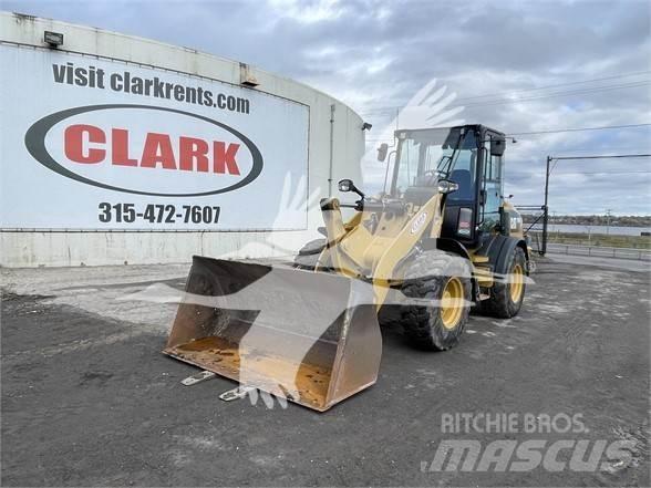 CAT 908M Naudoti ratiniai krautuvai