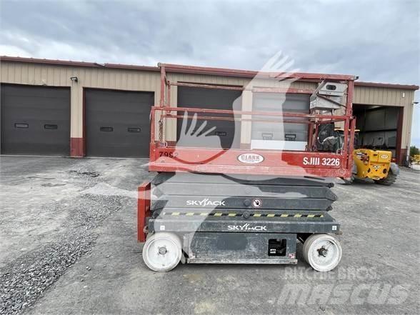 SkyJack SJ3226 Žirkliniai keltuvai