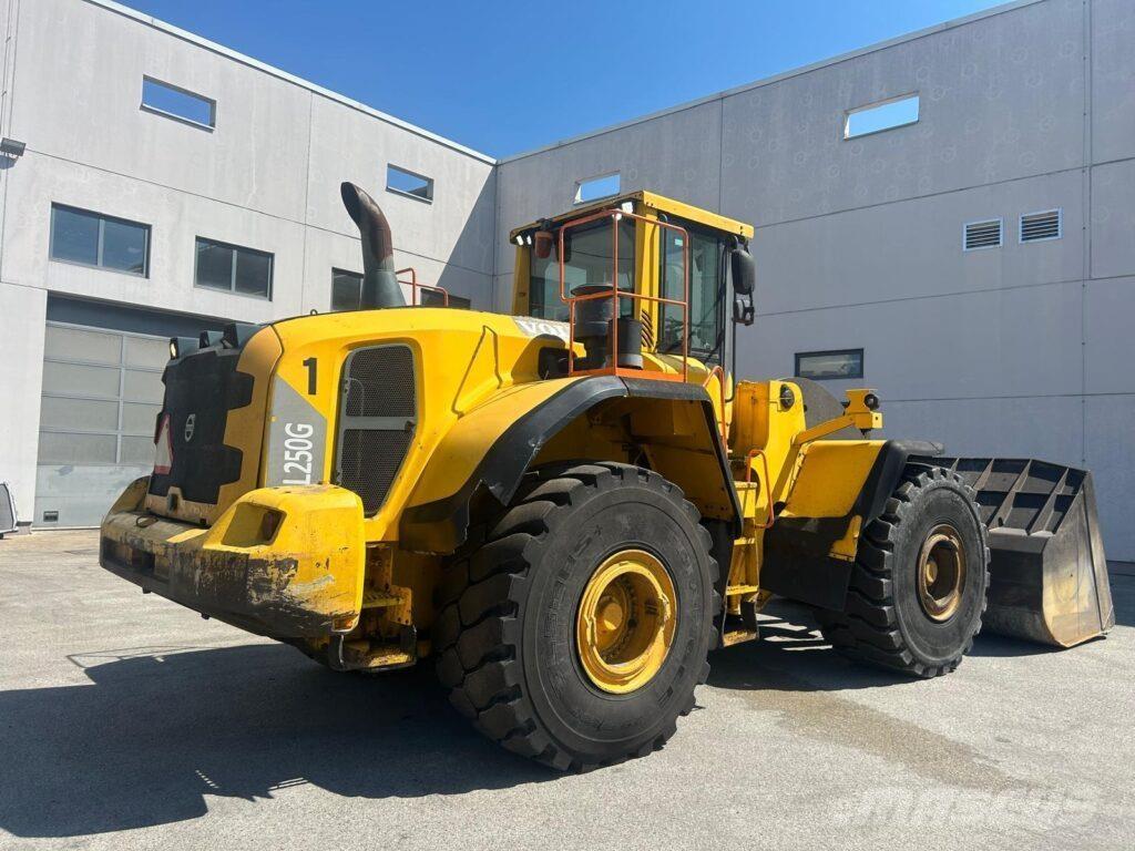 Volvo L250G Naudoti ratiniai krautuvai