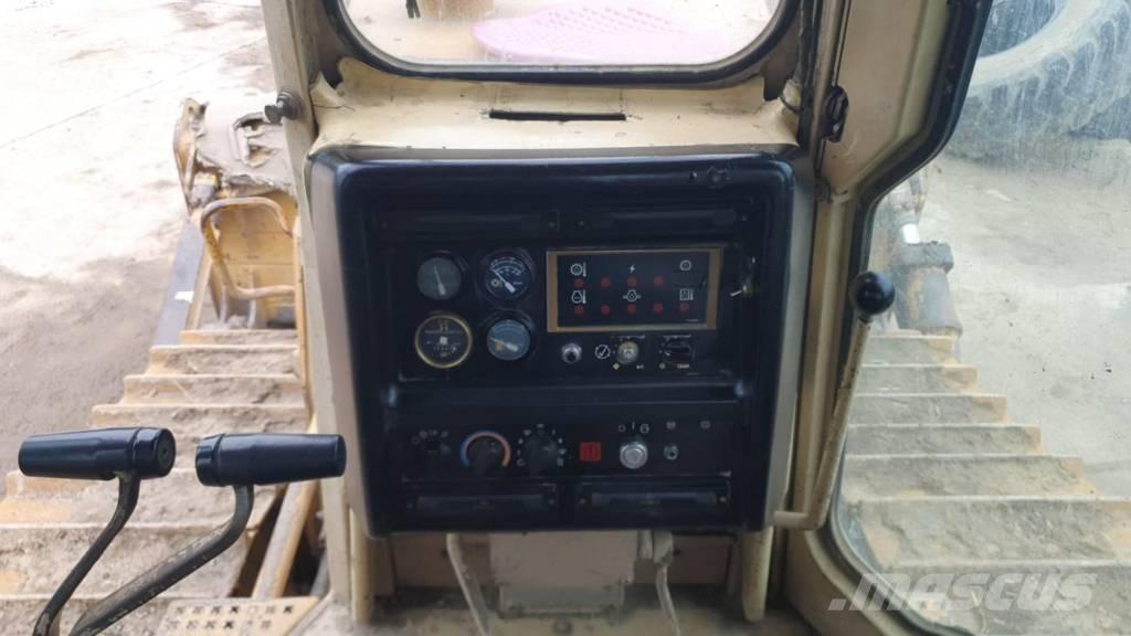 CAT D 6 M XL Vikšriniai buldozeriai