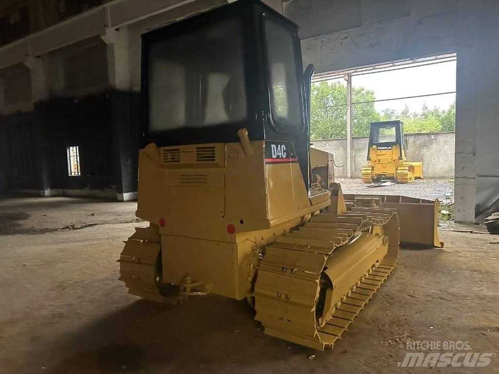 CAT D 4 C Vikšriniai buldozeriai
