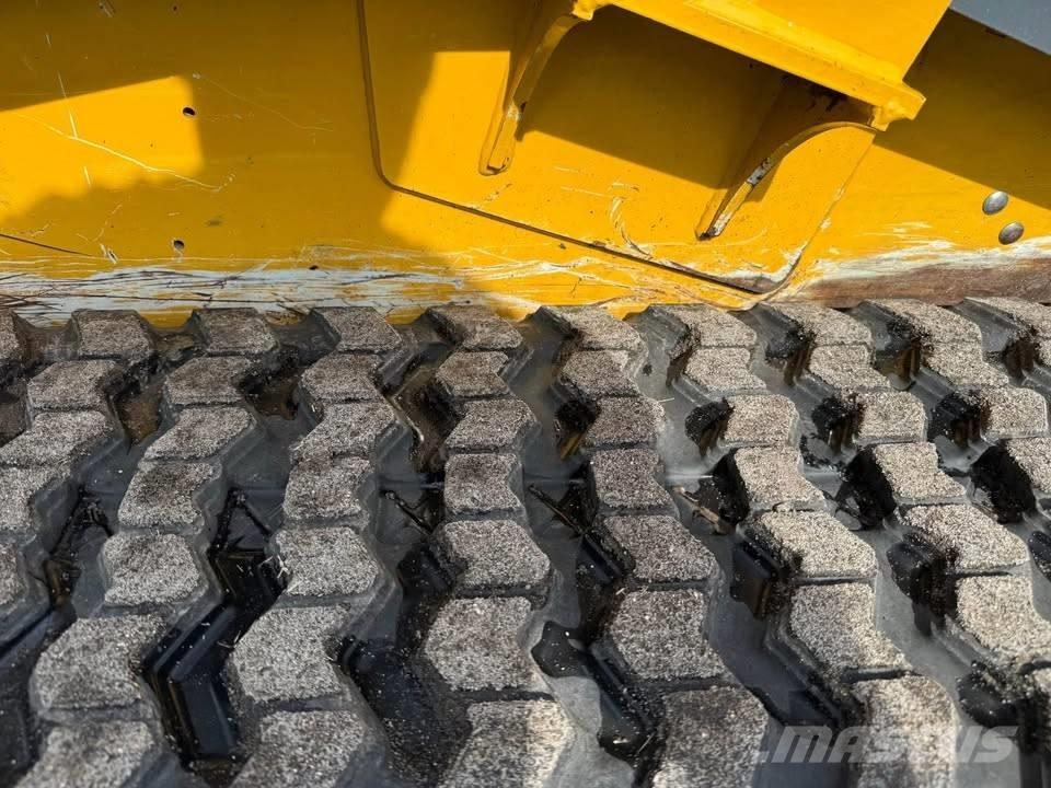 John Deere 317G Krautuvai su šoniniu pasukimu